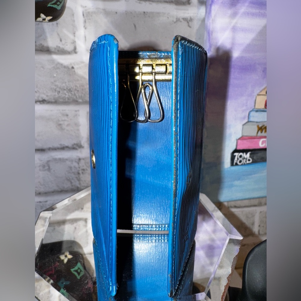 Louis Vuitton GUC Blue Epi Leather 3 ring Key Holder